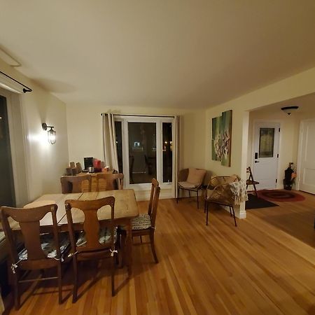 La Maison Aux Camelias Bed & Breakfast Coaticook Eksteriør bilde