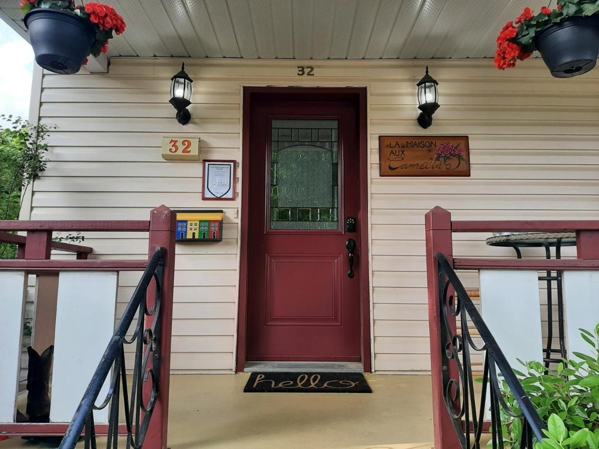 La Maison Aux Camelias Bed & Breakfast Coaticook Eksteriør bilde