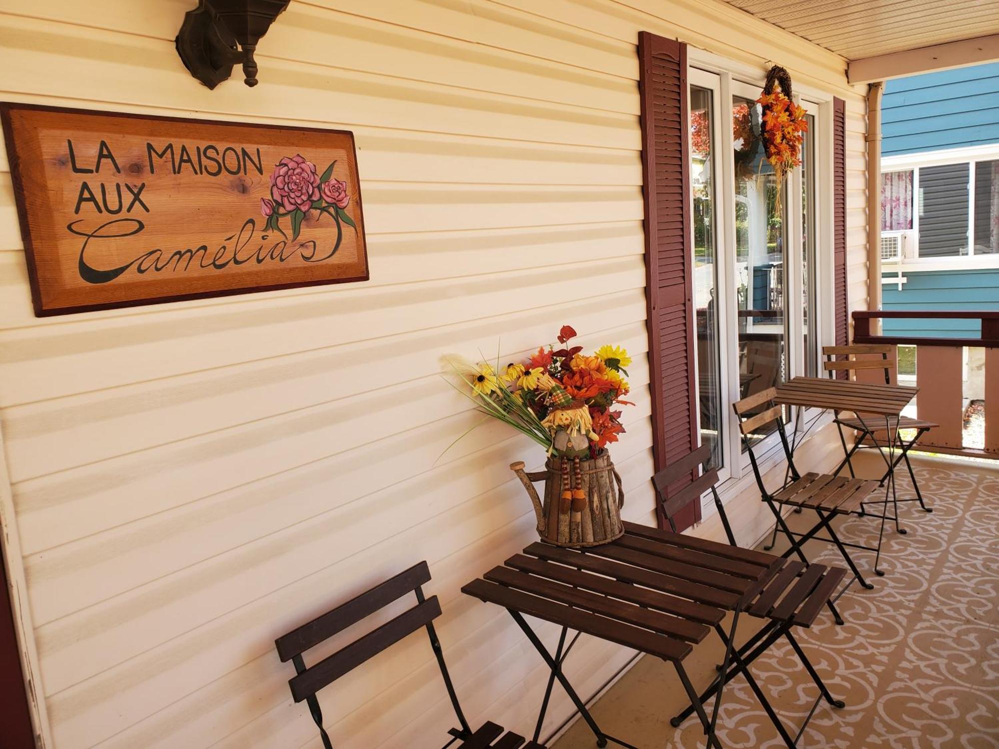 La Maison Aux Camelias Bed & Breakfast Coaticook Eksteriør bilde